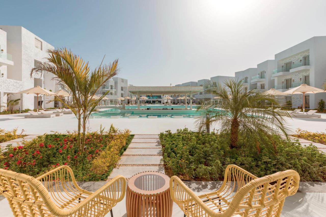 Tanoak Resort Ain Sukhna Exterior photo The resort's pool