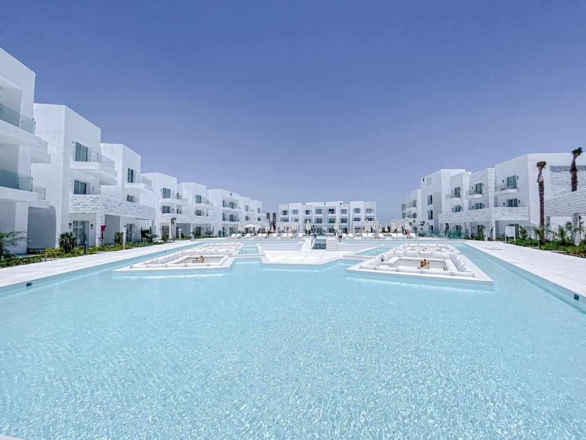 Tanoak Resort Ain Sukhna Exterior photo The resort's main pool