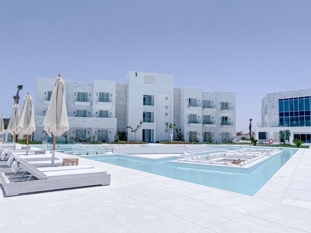 Tanoak Resort Ain Sukhna Exterior photo The hotel's pool