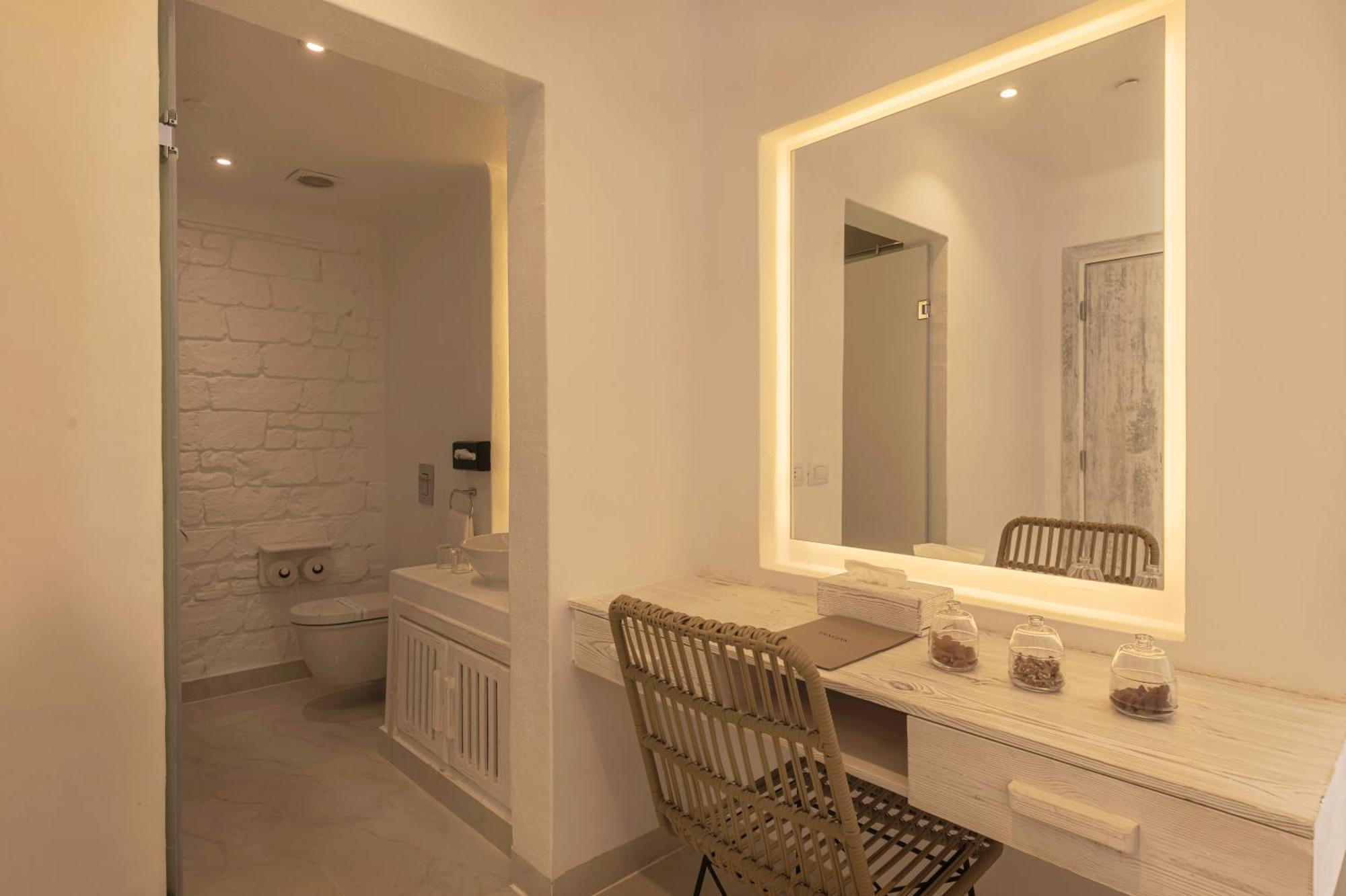 Tanoak Resort Ain Sukhna Room photo A dressing room